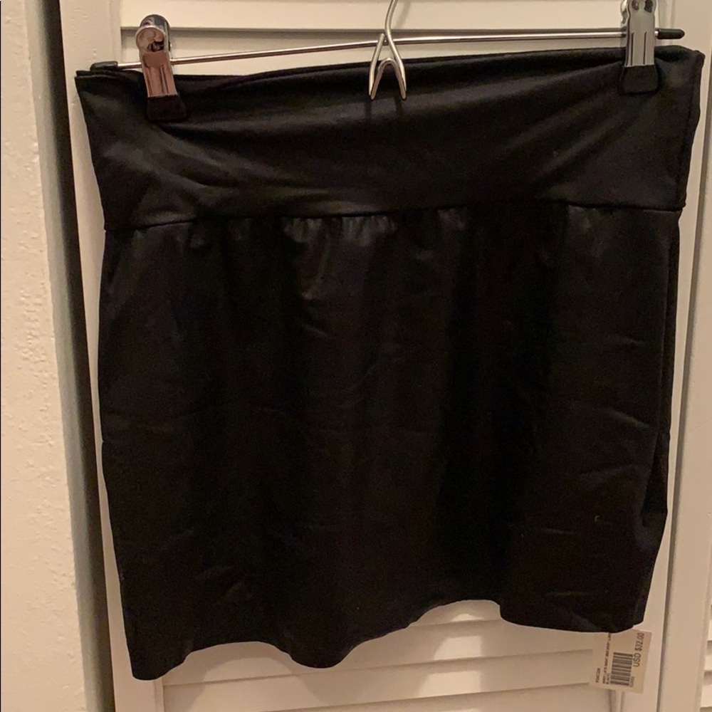 Shiny late night mini skirt in black